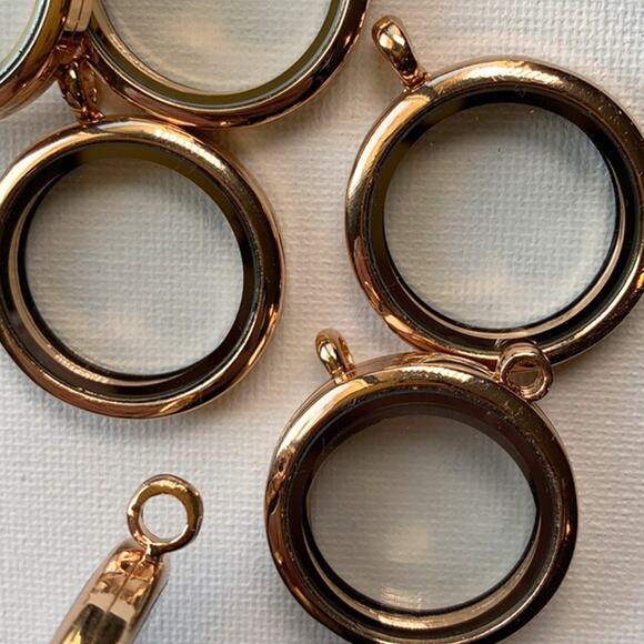 Lot of 8 Pc Round Gold Floating Lockets/Pendants Keepsake Jewelry Supplies - Picture 7 of 8